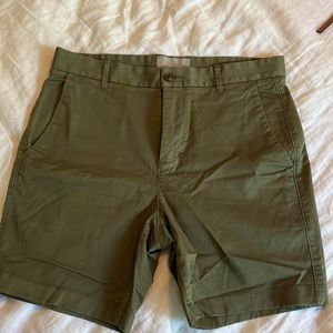 Everlane Men's Chino Olive Shorts 7” Inseam 11” Rise Beige Size 31 4-Pocket